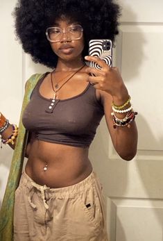 Earthly Black Women, Earthy Hairstyles Black Women, Hippie Black Woman, Black Spiritual Women, Grunge Black Women, Earthy People, Boho Black Women, Y2k Black Women, Mellow Vibes