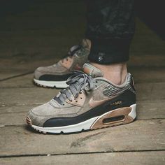 . Nike Outfits For Women, Tom Ford Sneakers, Air Max 90 Leather, Nike Free Runners, Estilo Fitness, Basket Style, Nike Shoes For Sale, Adidas Shoes Women, Nike Shoes Cheap