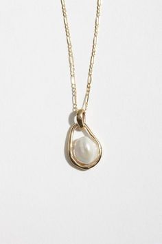 14k Gold Pearl Pendant Necklace, 14k Gold Pearl Drop Pendant Necklace, Gold Pearl Necklace With Oval Pendant And Pearl Drop, Yellow Gold Pearl Pendant Necklace, Yellow Gold Teardrop Pearl Pendant Necklace, Yellow Gold Pearl Necklace With Teardrop Pendant, Delicate Gold Chain, Body Chains, Jewelry Accessories Ideas