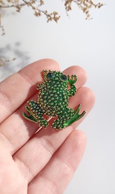 Green Toad Broche,Frog Brooch,Enamel Pin,Frog Lover Gift,Toad Jewelry Size : 4cmX3.5cm Stainless steel💛 Enamel 💚 unisex brooch pin,frog gift brooch,green frog pin,frog lover pin gift, vintage jewelry,Brooch Pin,animal jewelry,Frog Brooch Pin,Frog Brooch,Frog Gift,Toad Pin,Colorful jewelry,Colorful Frog Brooch,Colorful Toad Brooch,Frog Jewellery, Frog brooch,Small frog brooch,Frog,Toad pin,Frog jewelry,Toad jewelry Green Enamel Brooch Pin As Gift, Green Enamel Pin Brooch For Gift, Green Brooch Enamel Pin For Gift, Handmade Green Enamel Brooches, Green Enamel Brooch As Gift, Green Enamel Pins, Frog Brooch, Small Frog, Frog Jewelry