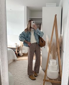 White Tee Fall Outfit, Fall Church Outfit 2024, Comfy Outfits For Work Office Style, Cute Mom Fashion, Photoshoot Fall Outfits, Orchard Outfit Summer, Fall Transition Outfits Work, How To Style Gingham Pants, Millennial Fall Fashion