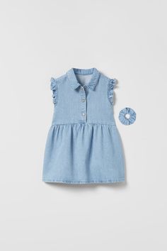 Zara Denim Dress, Stylish Baby Girl Outfits, Zara Australia, Zara Dress, Zara Dresses, Embroidered Flowers, Kids' Dresses, Hair Band, Scrunchies