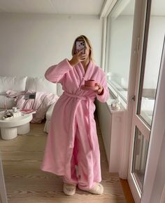 Christmas Morning Pjs, Soft Life Era, Femininity Tips, Comfy Sets, Rich Girl Lifestyle, Soft Life, Effortlessly Chic Outfits, Aesthetic Fall, Pink Girly Things