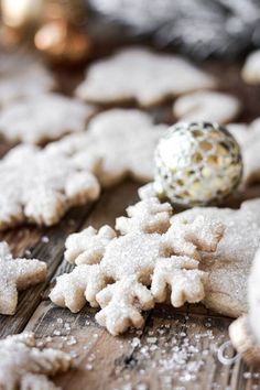 Cutout almond sugar cookies for Christmas, with crunchy sugar baked on top for an easy and beautiful decoration. These no spread cookies are perfect for the holidays. No Spread Cookies, Almond Christmas Cookies, Sugar Cookies For Christmas, Holiday Themed Desserts, Christmas Shapes, Almond Sugar Cookies, Christmas Cookie Box, Holiday Sugar Cookies, Cut Out Cookie Recipe