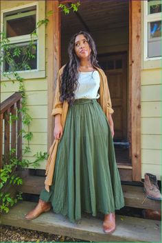 retinol tips for beginners ✨ Feminine Clothing Winter, Maxi Skirt Boho Outfit, Boho Modern Clothes, Earthy Boho Fashion, Maxi Skirt Tank Top Outfit, Bohemian Feminine Style, Winter Boho Skirt Outfit, Comfy Flowy Outfits, Woodsy Outfit Aesthetic