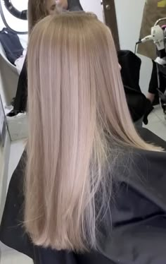 Pretty Hair Colours, Head Full Of Highlights, Korean Blonde Balayage, Pink Undertone Blonde Hair, Cold Blonde Hair Ash, Haircut Ideas Long Hair, Blonde Pink Undertones, Pearl Pink Blonde Hair, Very Light Pink Hair