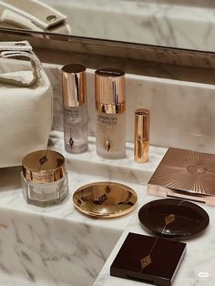 Maquillage On Fleek, Charlotte Tilbury Makeup, Makeup Bag Essentials, Eye Makeup Pictures, Basic Makeup, Eye Makeup Designs, Makeup Aesthetic, Fancy Makeup, Makeup Eye Looks