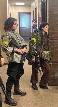 Women Fighters, Gunslinger Girl, The Hills Have Eyes, Military Aesthetic, Military Soldiers, Female Soldier, Military Gear, Poses References, Men In Uniform