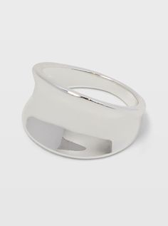 A simple, polished statement ring with a modern shape offers a bold touch without overpowering. Chunky Silver Rings, Women's Shoes Accessories, Summer Inspo, Statement Ring Silver, Metal Clay, Club Monaco, Women Accessories Jewelry, Style Board, Statement Ring