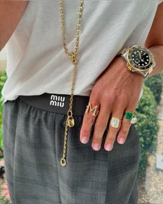 Style Tricks, Instagram Edit, Full Finger Rings, Looks Street Style, Classy Jewelry, Gold Work, Stacked Jewelry, Jewelry Inspo