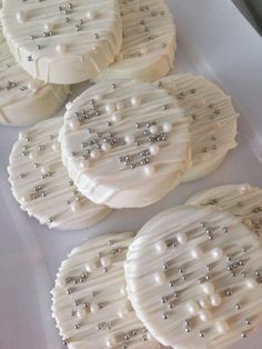 Delicious White and Silver themed Chocolate covered Oreos topped with silver sprinkles! Great for a white silver or winter wonderland or glam bridal shower, baby shower, White Silver wedding favors, dessert table treats, a girly pink & Silver themed birthday, baby shower or bridal shower party or for a beautiful Pink & Silver Wedding dessert table or favors!  You will receive 1 dozen Chocolate covered Oreos, ready to be eaten! Comes individually wrapped, ready to display! Oreo Wedding, Oreo Party, Sweets Table Wedding, White Chocolate Oreos, Patisserie Fine, Cookie Table, Dipped Oreos, Sweets Table, Cookie Bar