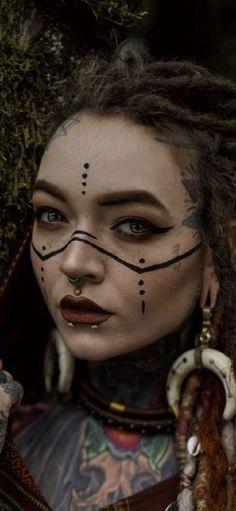 Norse Mythology Makeup, Viking Face Makeup, Viking Style Makeup, Norse Face Marking, Celtic Makeup Warriors, Barbarian Woman Makeup, Elven Eye Makeup, Huntress Makeup Halloween, Diy Viking Makeup