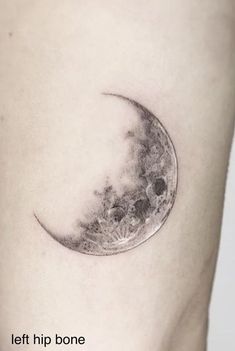 a half moon tattoo on the right thigh