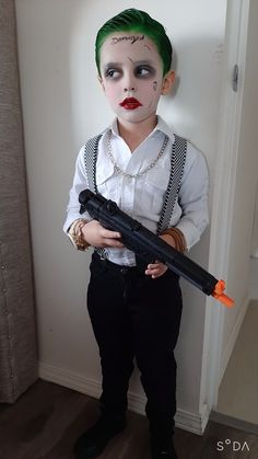 Boy Joker Costume, Halloween Makeup For Kids Boys, Ideas Disfraz Halloween Hombre, Halloween Kids Makeup, Halloween Makeup Kids, Monsters Inc Halloween, Halloween Costumes For Boys, Halloween Joker