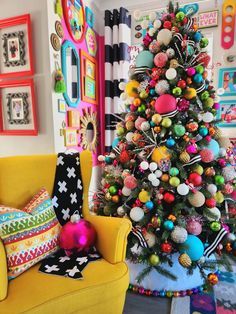 #homedecor, #interior design, #homedesign, #decorinspiration Eco Friendly Christmas, Christmas Decorations Bedroom, Christmas Bedroom, Outdoor Christmas