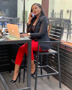 Business Professional Outfits Black Women, Presentation Outfits For Women, Corporate Fashion Office Chic, Richest People In The World, Cute Professional Outfits, Look Zara, Corporate Dress