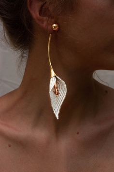 "Inspired by the flower of the same name that has been widely represented in art though out time. The Calla lily or arum lily originates form Africa and is the national flower of the island Saint Helena, one of the most remote islands in the world. These statement earrings hold a delicate balance between textile, nacre and metals. They are composed of hand dyed vintage lace that form the flower's petal, filiform freshwater pearls that shape the flower's spathe and brass components that create br Dope Jewelry, Jewelry Lookbook, White Earrings, Jewelry Inspo, Calla Lily, Ear Jewelry, Vintage Lace, Bling Bling, Cute Jewelry