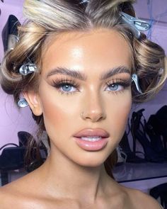 #victorias #secret #angel #model #makeup #hair #beauty #glam Full Coverage Glam Makeup, Victoria Secret Hair And Makeup, Pretty Glam Makeup, Birthday Makeup Blonde Hair, Makeup Looks For Pictures, Soft Glam With Lashes, Bombshell Makeup Vs, Victoria’s Secret Angel Make-up, Angel Glam Makeup