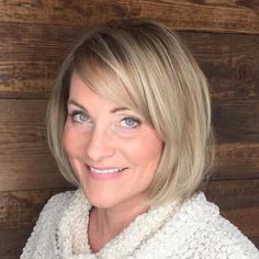 Blond Cenușiu, Pictures Of Short Haircuts, Ash Blonde Bob, Straight Bob, Haircut For Older Women, Side Bangs, Long Hair With Bangs, Hairstyles Over 50