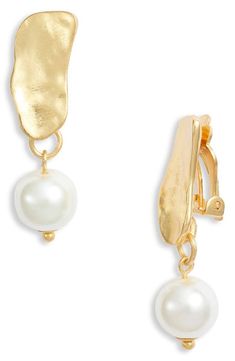 Cobblestone clip on earrings with creamy white faux pearl dangle. PRODUCT DETAILS Materials: Pewter metal plated with 24 kt gold. Faux pearls Measurements: 1.5" long Earrings closure: Clip on Light weight: 0.15 oz Pewter Metal, Fresh Water Pearl, 24kt Gold, Silver Drop Earrings, Gold Drop Earrings, Pearl Drop Earrings, Pearl Drop, Creamy White, Long Earrings