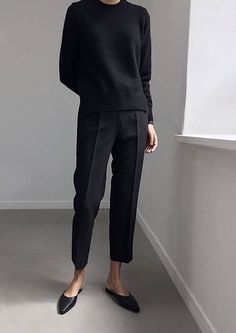 Mode Monochrome, Minimalist Moda, Mode Tips, Chique Outfits, Looks Street Style, All Black Outfit