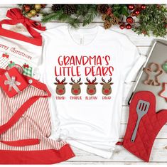 This Christmas Grandma shirt is the perfect shirt for the holiday season! Our reindeer grandmother graphic tee is great for a Christmas gift. AT CHECKOUT: (1) Shirt Size (2) Shirt Color (PICTURED: White) (3) Grandma Name (4) Grandchildren: Name and Bow/NO Bow This listing is for a shirt only; any other items pictured are not included.  SHOP POLICIES  ❀ Please LAUNDER inside out on gentle cycle to ensure longevity. Iron inside out. ❀ See the listing photos for the SHIRT SIZING CHARTS and order ac Christmas Tie Dye, Vintage Christmas Shirt, Merry Christmas Family, Grandma Christmas, Babe Shirt, Christmas Ties, Funny Christmas Shirts, Family Christmas Shirts, Christmas Family