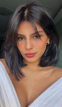 Discover the allure of Short Bob Hairstyles for Women! Explore cuts, styling tips, and maintenance to rock your perfect bob with confidence Lob Haircut With Curtain Bangs, Different Haircuts, Hair Lob, Haircut With Curtain Bangs, Straight Bob Haircut, Summer Haircuts, Bob Hairstyles For Fine Hair, Short Bob Haircuts