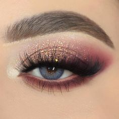 Makeup To Go With Maroon Dress, Red Bridesmaid Makeup, Maroon Hoco Makeup, Wedding Makeup Maroon, Simple Burgundy Makeup, Quince Makeup Burgundy And Gold, Eyeshadow Looks Burgundy, Makeup Looks Burgundy Dress, Eye Makeup With Burgundy Dress