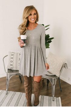 The hottest styles of fall dresses for 2019 including pretty boho florals, paisley patterns,tiered dresses, sweater dresses and cute casual dresses too. #falldresses #fallfashion Winter Casual Dresses 2022, Fall Sweater Dress Outfits Boots, Dresses For Winter Casual, Fall Outfits Women Dresses, Transition To Fall Outfits, Fall Dresses 2022, Outfits Inspo Winter, Simple Fall Dresses, Casual Fall Dresses