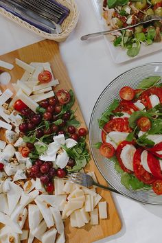 healthy-food-vision-board-party Italian Caprese, Italian Caprese Salad, Nature House, Vegetable Sticks, Frozen Appetizers, Fresh Snacks, Lemon Green Beans, Simple Nutrition, Easy Cocktails