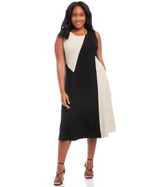 Dynamically contrasting panels give this figure-flattering dress an edgy, modern look. It also features a trend-right midi length. Black Dress Flowy, Black Plus Size Dress, Black Dress Style, Plus Size Black Dresses, Dresses Flowy, Trendy Plus Size Clothing