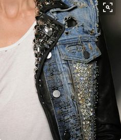 Concert Clothes, Destroyed Denim Jacket, Christophe Decarnin, Jeans Recycling, Embellished Denim Jacket, Look Jean, Denim And Diamonds, Diy Jacket, Mode Boho