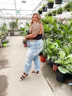 #plussize #plussizefashion #fashion #fashioninspo #styleinspo #styleoftheday #ootd #blonde #brunette #girlswithtattoos #yeg #yyc #yeglife #yyclivting #bbw #bbwbeauty #plussizebeauty #bodypositivity #bodypositive #bodypositivemovement #blueeyes Mom Jeans