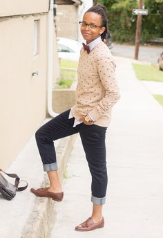 A Dapper Chick: patterned jumper over shirt with bowtie, cropped jeans, high vamp flats. Andro Fashion, Lesbian Style, Queer Style, Breaking Free, Dapper Style, Professional Wear