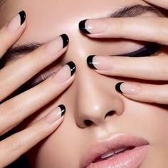 Round Nail Designs, French Manicure Nail Designs, Nailart Ideas, Black And White Nail, French Manicure Designs, Nagellack Trends, Manicure Nail Designs, French Manicure Nails, Black Nail Polish