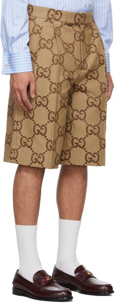 Cotton canvas shorts in brown and beige featuring logo pattern. · Mid-rise · Zip-fly Supplier color: Camel/Ebony Gucci For Men, Gucci Gifts, Gucci Loafers, Gucci Outfits, Brown And Beige, Buy Gucci, Logo Pattern, Beige Brown, Quality Fashion