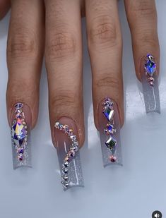 Long Crystal Acrylic Nails, Clear Nails With Gemstones, Clear Nail With Rhinestones, Diy Nail Gem Designs, Simple Swarovski Nails, Long Acrylic Nails Crystals, Nail Gems Placement, Rhinestone Mapping Nails, Gemstone On Nails