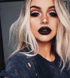 Dramatic Lip Makeup, Esthetician Graduation Outfit Ideas, Edgy Make Up Looks, Dark Dramatic Makeup, Eye Makeup For Dark Eyes, Fall Makeup Looks 2023, Black Lipstick Makeup Looks, Witchy Makeup Aesthetic, Dark Fall Makeup