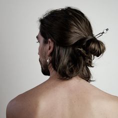 Long Hair Back Pose, Man Long Hair Aesthetic, Long Hair Men Aesthetic, Long Hair Man Style, Mid Long Hair, Macabre Gadgets, Men's Back