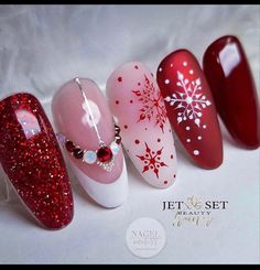 Christmas Nail Designs Easy, Nail Art Noel, Santa Nails, Kutek Disney, Christmas Nails Easy, Cute Christmas Nails, Christmas Nail Art Designs