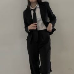 Formal Suit Women Aesthetic, Female In Suit Aesthetic, Women Wearing Tuxedos, Tuxedo For Woman Masculine Style, Woman In Tuxedo Aesthetic, Pretty Suits For Women, Wedding Tuxes For Women, Women In All Black Suits, Woman Suit Formal