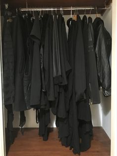 Yana Core, Black Hair Dye, Black Wardrobe, Black Clothes, Mens Outfit Inspiration, Fashion Capsule, Clothes Closet, All Black Outfit, Gothic Outfits