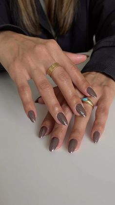 Brown Nails With Foil, Taupe Brown Nails, Chrome Nails Taupe, October Chrome Nails, Dark Taupe Nails, Thanksgiving Nails Chrome, Dark Chrome Nails Short, Nail Ideas Fall Autumn, Cream Fall Nails