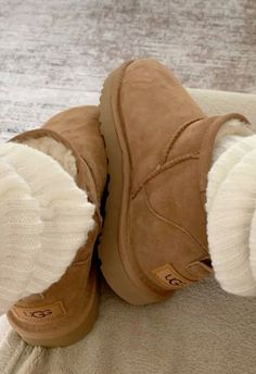 Uggs Outfit Ideas, Cute Uggs, Uggs Outfit, Shoe Inspo, Aesthetic Shoes, Fall Fits, Jeans Leggings, Swag Shoes, Winter Fits