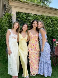 Dinner Party Outfit Dress, Garden Party Guys Outfit, Dinner Party Dress Casual, Midsummer Party Dress, Garden Party Birthday Outfit, Spring Garden Outfits, Floral Outfit Ideas Party, Summer Brunch Dress, Garden Tea Party Outfits For Women