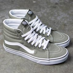 Heels Aesthetic Wallpaper, Air Jordan Shoes For Women, Women Nike Dunks, Vans High Tops Grey, Shoes Aesthetic Heels, Vans Shoes Aesthetic, Casual Purple High-top Canvas Shoes, Nike Cortez Mens, Hightop Vans