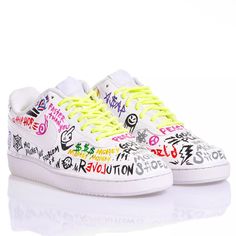 Nike Full Graffiti is the custom sneaker for both men and women in full street style, completely hand-drawn and covered in graffiti, just like in the most famous street neighborhoods in the world. Perfect for your bold and outgoing style, also thanks to the fluorescent yellow lace. Nike Full Graffiti will also be provided with its original white lace. White Lace-up Hip Hop Sneakers, Urban Style Custom Sneakers For Skateboarding, White Hip Hop Skate Shoes For Streetwear, Urban Custom Sneakers With Vulcanized Sole, Multicolor Custom Sneakers With Vulcanized Sole For Streetwear, Multicolor Custom Sneakers With Paint Splatter For Streetwear, High-top Graphic Skate Shoes For Streetwear, High-top Graphic Print Skate Shoes For Streetwear, Urban Custom Sneakers With Logo For Streetwear