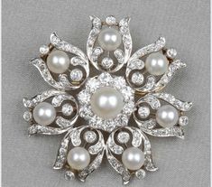 Handmade item Recycling: No Brooch & pendant weight: 17.300 Grams Gemstone: American Zircon & Pearls American zircon weight: 6.60 carats Pearls weight: 7.30 carats Metal: Silver Purity: 92.50 Finished: White & Gold Bijoux Art Nouveau, Gemstone Brooch, Edwardian Jewelry, Diamond Brooch, Silver Brooch, Vintage Jewels, Belle Epoque, Dainty Jewelry, Pretty Jewellery