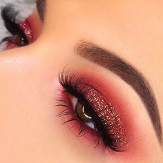 Simple Red Hoco Makeup, Eye Makeup Red, Simple Red Eye Makeup, Red Eye Makeup Looks, Red Makeup Ideas, Red Quince Makeup, Red Prom Makeup, Red Eyeshadow Makeup, Red Smokey Eye