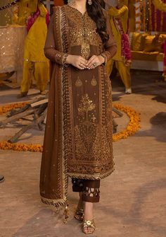 Embroidered Paper, Yumna Zaidi, Asim Jofa, Formal Wear Women, Readymade Saree, Embroidered Bodice, Brown Outfit, Desi Wedding, Silk Trousers